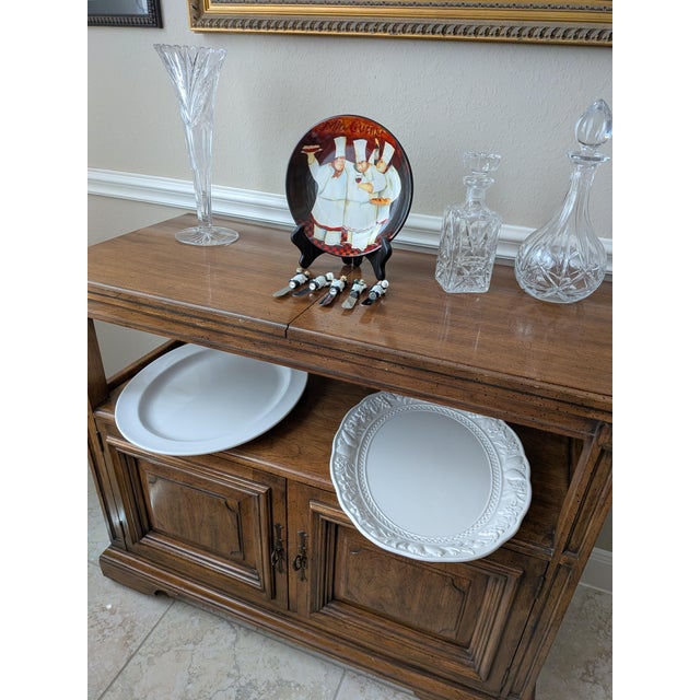 Vintage 70s American Traditional Walnut Flip-Top Rolling Server Console For Sale - Image 10 of 12