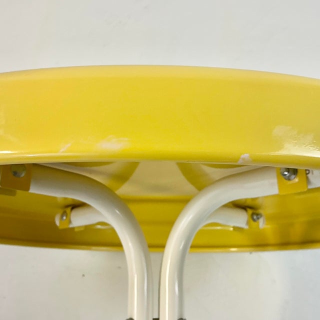 1970s Vintage Boho Chic Americana Metal Outdoor Side Table. For Sale - Image 10 of 12