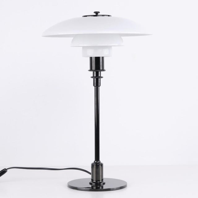 Metal Model PH 3/2 Table Lamp in Black Metallised Brass attributed to Poul Henningsen for Louis Poulsen For Sale - Image 7 of 10