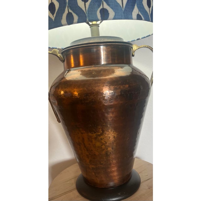 Islamic Vintage Moorish Frederic Cooper Hammered Copper & Brass Urn Table Lamp With Ikat-Style Shade For Sale - Image 3 of 5