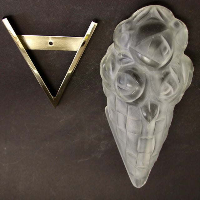 French Art Deco Wall Light by David Gueron for Verrerie Dart Degué, 1930s For Sale - Image 3 of 9