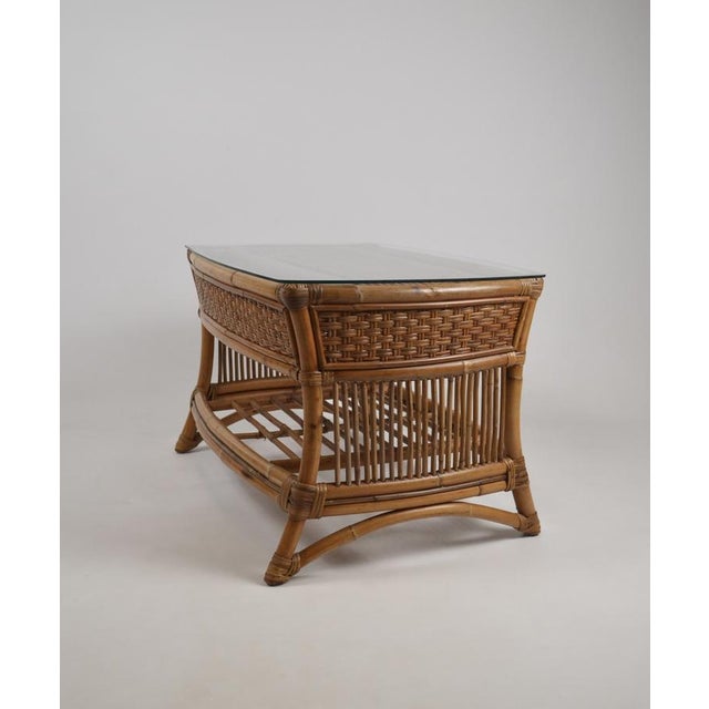 Mid-Century Modern Vintage Rattan and Wicker Coffee Table with Glass Top, 1960s For Sale - Image 3 of 18