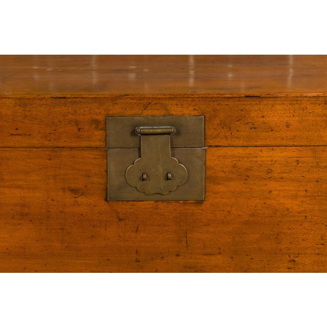 Brown 19th Century Oak Blanket Chest with Brass Hardware and Lateral Handles For Sale - Image 8 of 12