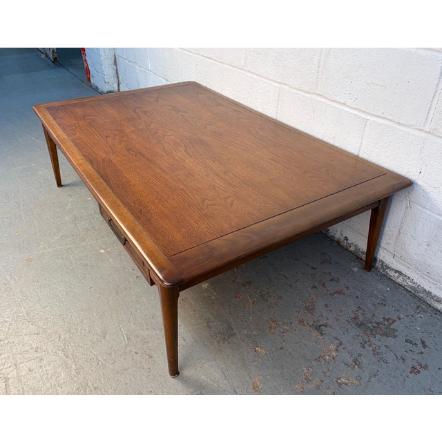 Vintage Mid-Century Walnut Coffee Table by Lane Furniture For Sale In New York - Image 6 of 15