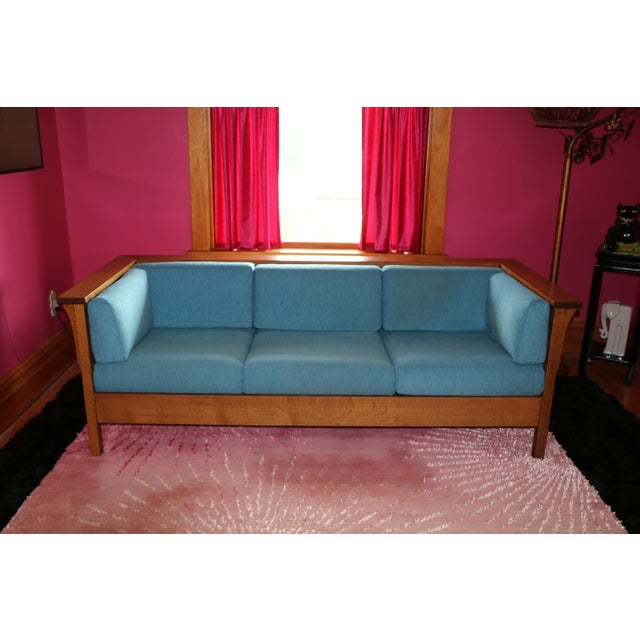 Early 21st Century Amish Made Mission Arts and Crafts Cubic Panel Sofa Quartersawn Oak Sofa For Sale In Minneapolis - Image 6 of 9