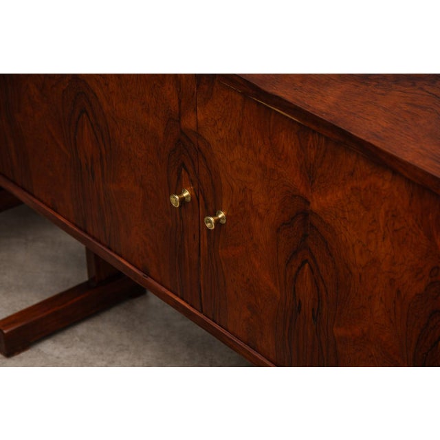 Brazilian Modern Adjustable Bookshelf With Cabinets in Rosewood, Brazil, 1960s For Sale - Image 4 of 7
