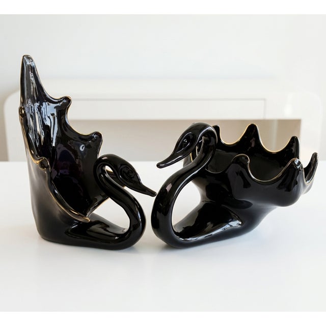 A sophisticated duo of hand-blown Italian art glass swans in a striking "Ebony" finish. These pieces are graduated in...