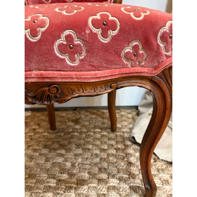 Antique French Louis XV Carved Chair in Coral Silk Velvet For Sale In Los Angeles - Image 6 of 9