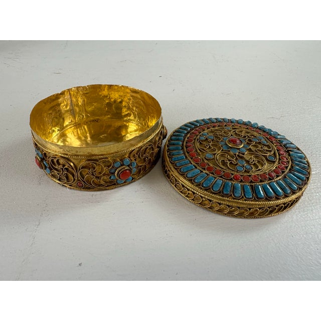Indian Mid 20th Century Handmade Solid Brass Fretwork Bejeweled Trinket Box For Sale - Image 3 of 8