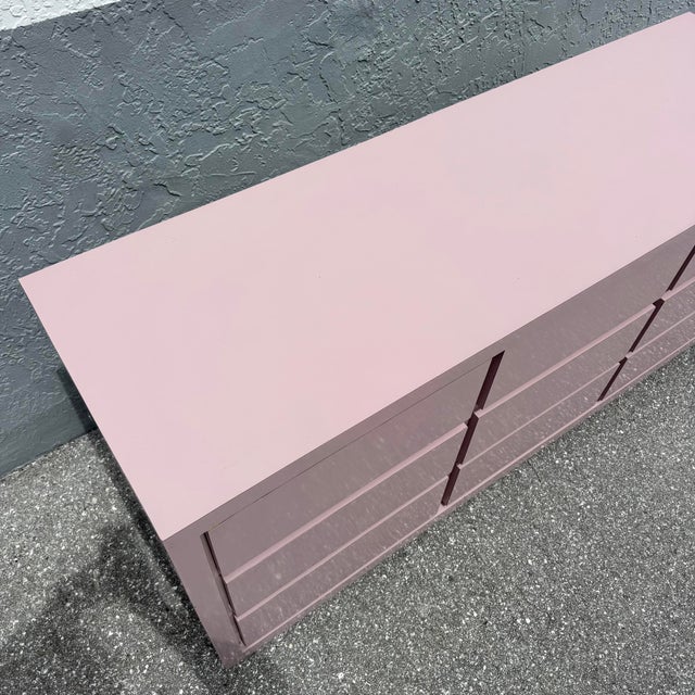 1980s Postmodern Mauve Gloss Laminate Cubic Dresser For Sale - Image 5 of 10