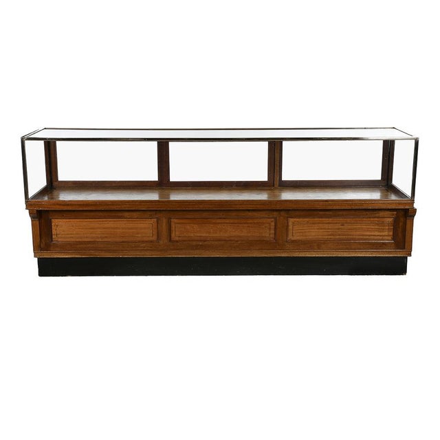 1920s Large Showcase in Rosewood and Brass For Sale - Image 5 of 5