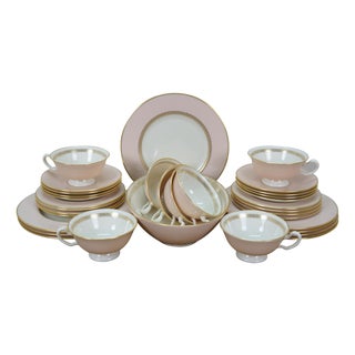 Mid 20th Century 33pcs Lenox Caribbee Pink & Gold X-444 Dinnerware China Plates Bowl Saucers For Sale
