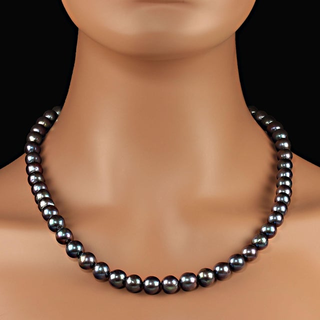 Iridescent Deep Blue/Green 10mm Pearl Necklace For Sale - Image 4 of 6