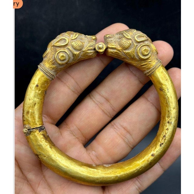 Bochic "Vintage" Solid 18K Gold Lion Bangle, Original, Origin Afghanistan For Sale - Image 10 of 18