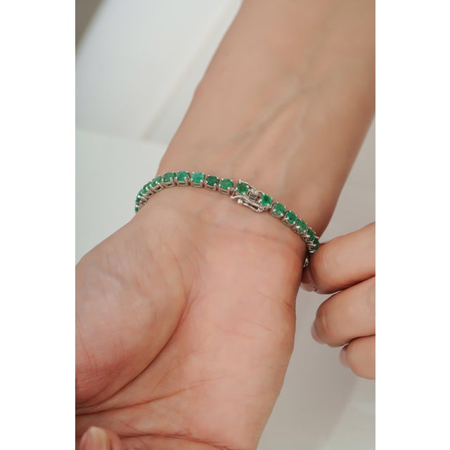 Emerald Contemporary 9.18 Ct Round Cut Emerald Line Tennis Bracelet - May Birthstone Gift For Sale - Image 8 of 13