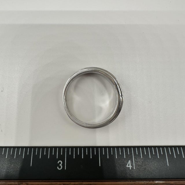 Diamond Wedding Band in 10kt White Gold - 0.20ctw Hi I1, Size 10, New Condition For Sale - Image 4 of 5