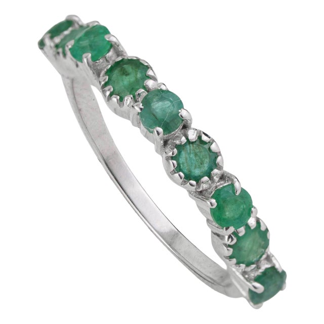 Modern Belle Round Cut Natural Emerald Half Eternity Band Ring Size 7 For Sale