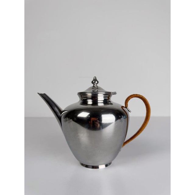 Mid-20th Century Pewter Tea Set with Rattan Wrapped Handlers from Gras et Etienne, 1950s, Set of 3 For Sale - Image 17 of 18