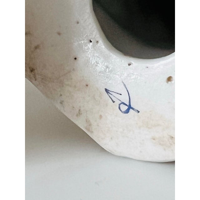 Important Continental Meissen-Style Porcelain Parrot Bird Figurines, Early 20th Century — Pair For Sale - Image 12 of 12