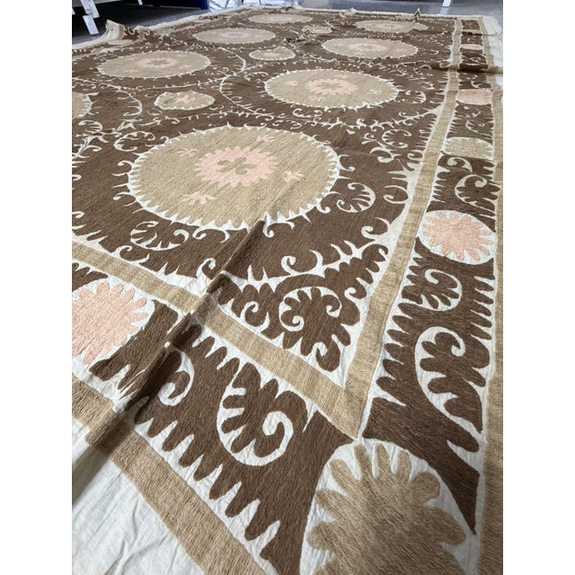 Large Cotton Suzani From Samarkand Uzbekistan, 1930s Suzani Terracotta Wall Hanging Tapestry - Neutral Uzbek Bedspread For Sale - Image 11 of 12
