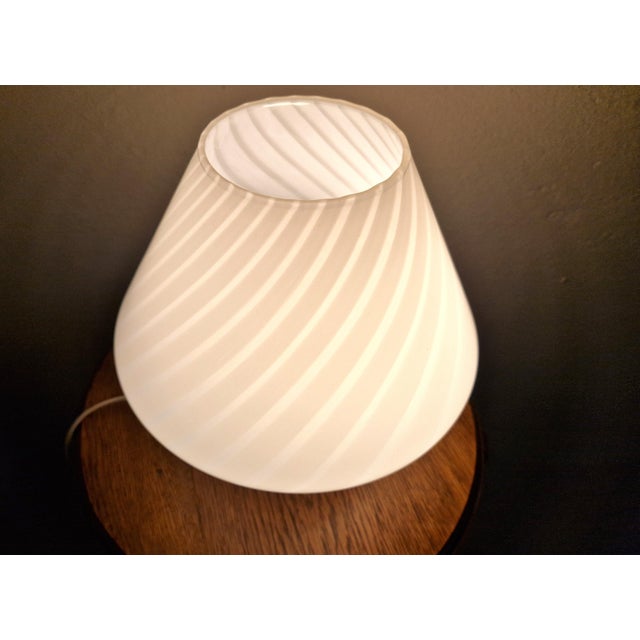 Murano White Swirl Mushroom Lamp, 1970s For Sale - Image 4 of 10