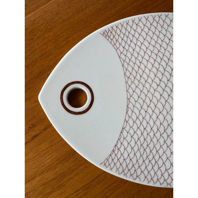 Mid century modern ceramic fish plate designed by Kaarina Aho for Arabia of Finland, 1960s ceramic plate for use as a...