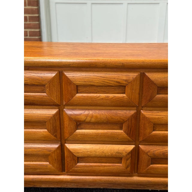 Bassett Furniture Vintage Bassett Sculptural Oak Nine-Drawer Dresser For Sale - Image 4 of 12