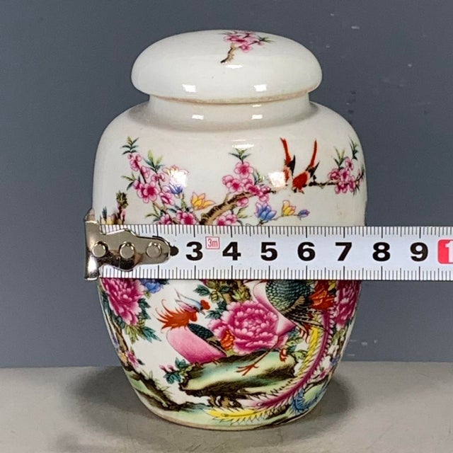 Chinese Vintage Famille Rose Porcelain Tea Jar With Lid – Phoenix & Peony Motif, "Wan Yu" Mark For Sale - Image 3 of 8