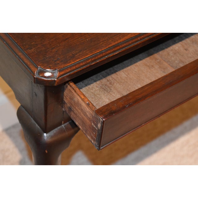 18th Century English Walnut Early Georgian or Queen Anne Side Table For Sale In Minneapolis - Image 6 of 7