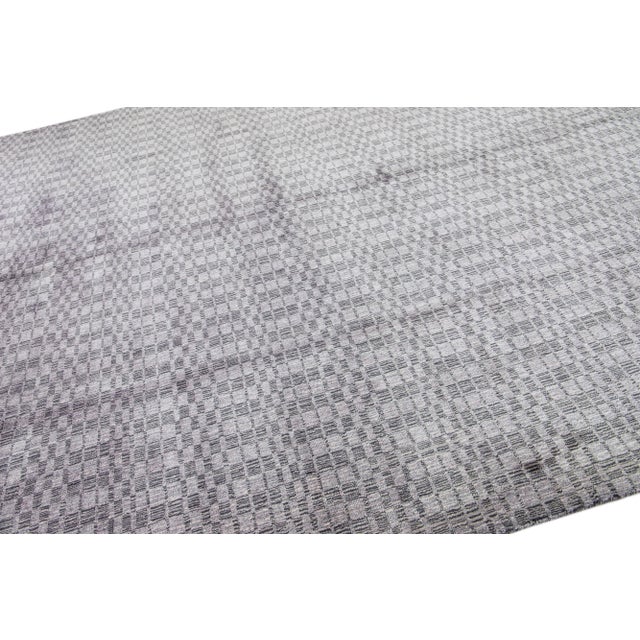 2010s Modern Wool & Silk Gray Rug Handmade With Geometric Design For Sale In New York - Image 6 of 7