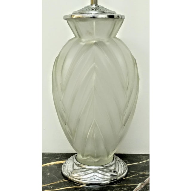 This table lamp was created by the French artist " Marius Ernest Sabino ". Enhanced by ribbed geometrical design in clear...