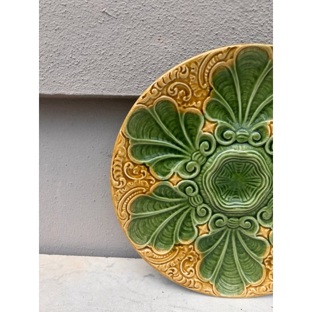 French 19th Century Green & Yellow Majolica Oyster Plate For Sale - Image 3 of 4