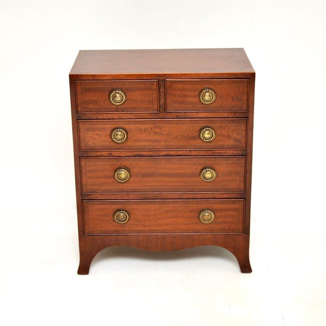 A wonderful antique chest of drawers in the Georgian style. This was made in England, it dates from around the 1930’s...