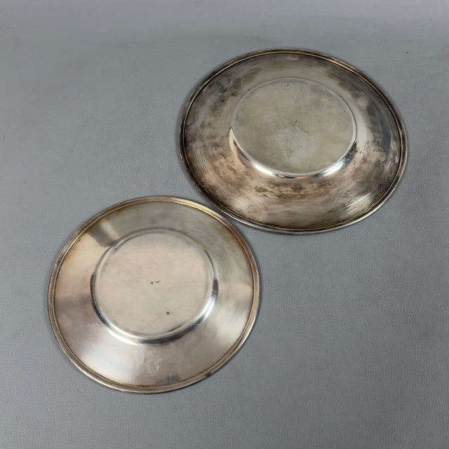 Vintage Round Trays and Chargers in Silver Plated Metal from Christofle, Set of 2 For Sale - Image 4 of 11