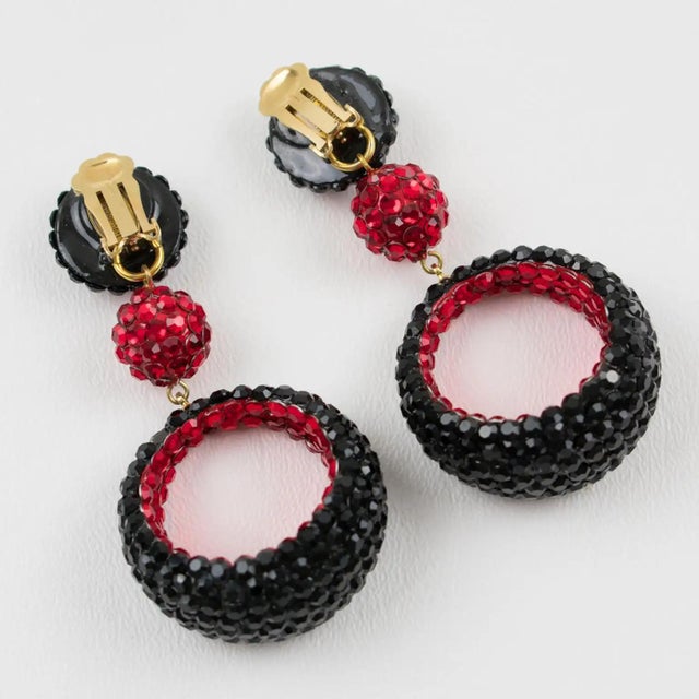 1980s Richard Kerr Dangle Red and Black Crystal Jeweled Clip Earrings For Sale - Image 5 of 7