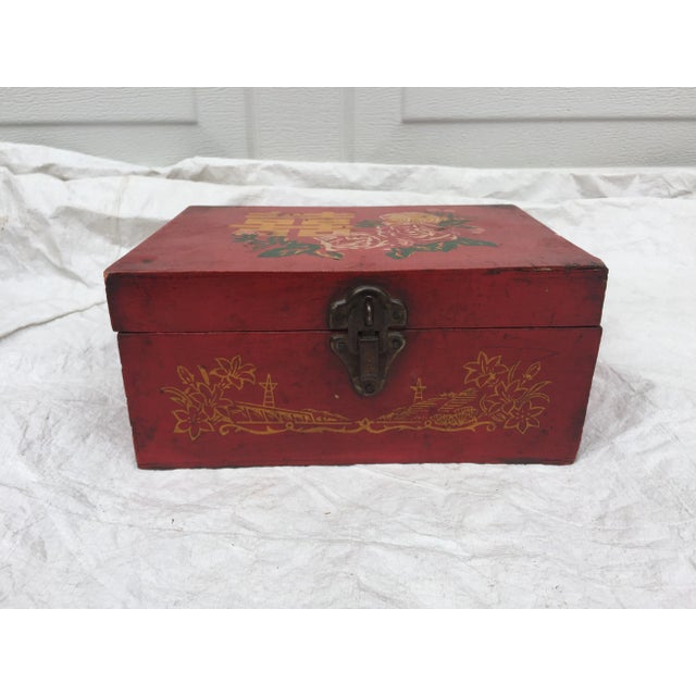 1960s Asian Hand-Painted Vintage Keepsake Box For Sale - Image 5 of 6