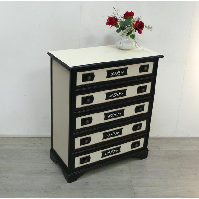 Antique chest of drawers with 5 drawers, refurbished in antique style, in cream white on dark walnut. the chest is shallow...