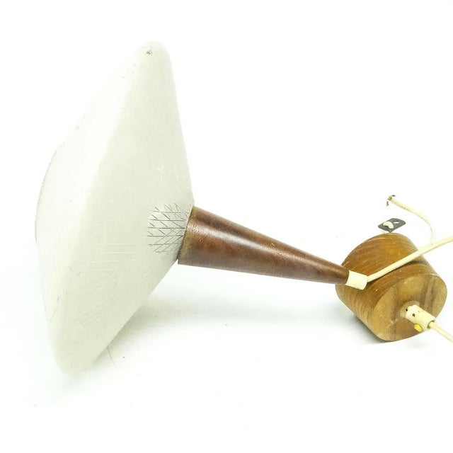 The height can be regulated between 22cm and 64 cm. European Plug (up to 250V).The wiring of this item may be original and...