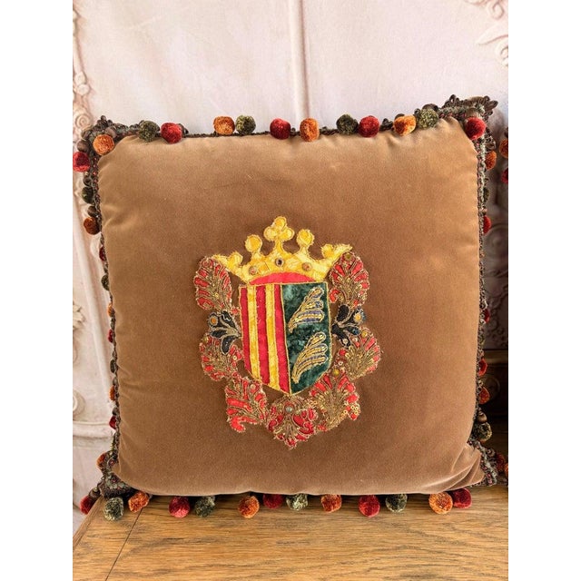 Baroque Pair of Velvet Pillows With 19th Century Metallic & Silk Embroidered Crests For Sale - Image 3 of 11