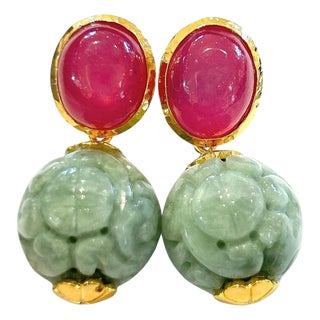 Bochic "Orient" Red Ruby & Carved Vintage Mint Jade Earrings 18K Gold & Silver For Sale