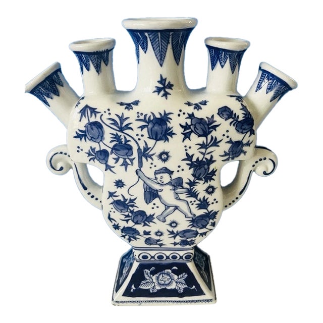 Vintage Chinoiserie Porcelain Hand Painted Blue & White Tulip Vase For Sale