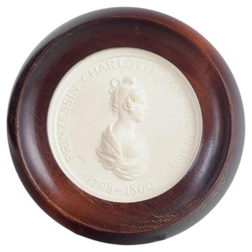 1970s Circular Relief Plaque in Biscuit with Female Profile Portrait from Meissen, 1970s For Sale - Image 5 of 5