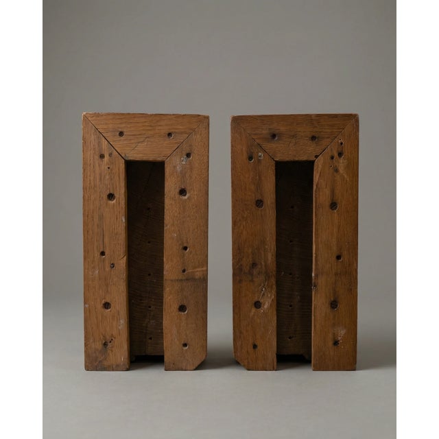 Victorian Pair of Antique Victorian Oak Lion Head Corbels (c. 1885–1910) For Sale - Image 3 of 7