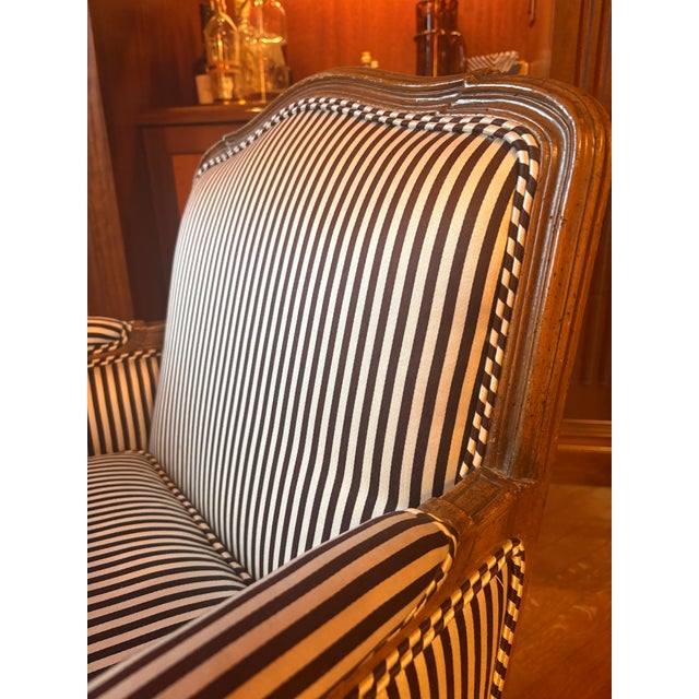 Handsome Pair of Armchairs / Bergeres in Striped Silk For Sale - Image 4 of 5