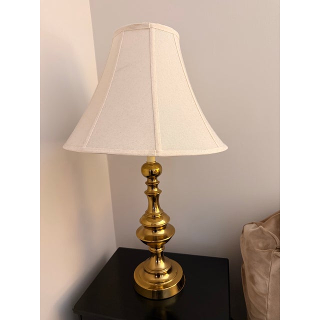 Mid-Century Modern 1960s Mid-Century Modern Hollywood Regency Stiffel Style Solid Brass Table Lamp 30" With Harp & Finial For Sale - Image 3 of 12
