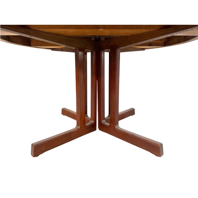 Mid-Century Danish Modern Round / Oval Teak Dining Table For Sale In Philadelphia - Image 6 of 12
