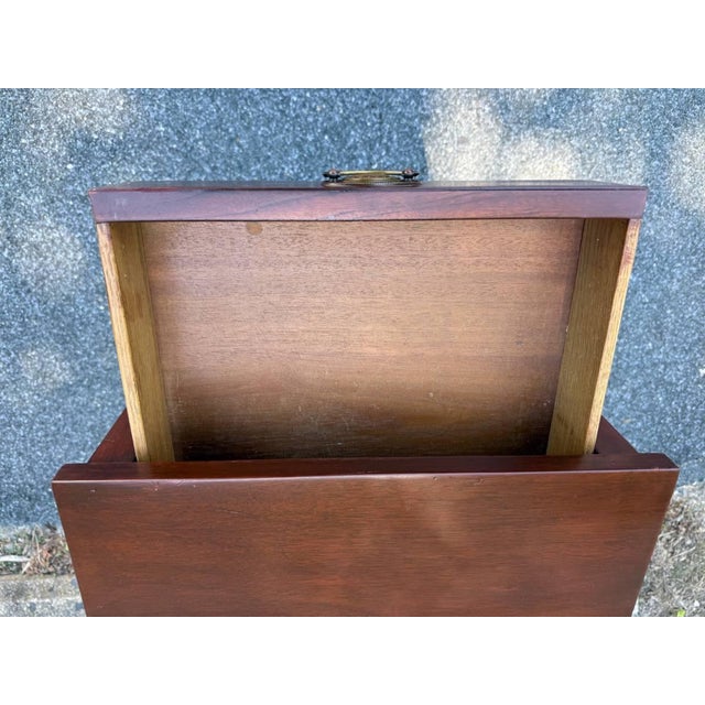 Early 20th Century Federal Style Mahogany Inlaid End Side Table. For Sale In Washington DC - Image 6 of 13