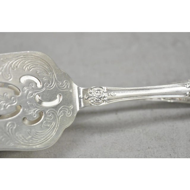 Vintage Wallace Baroque Silver Plated Pastry Sandwich Asparagus Vegetable Tongs For Sale In Philadelphia - Image 6 of 9