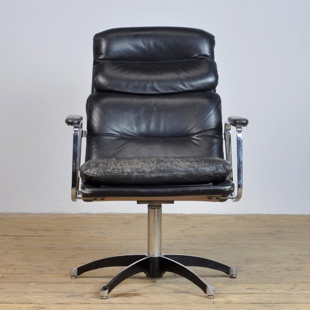 Leather and chrome armchair from the 1970s. It is in very nice vintage condition.