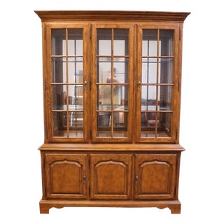 Drexel Furniture Chatham Oaks Collection Early American Country Style 60" Lighted Display China Cabinet 186-435-6 For Sale